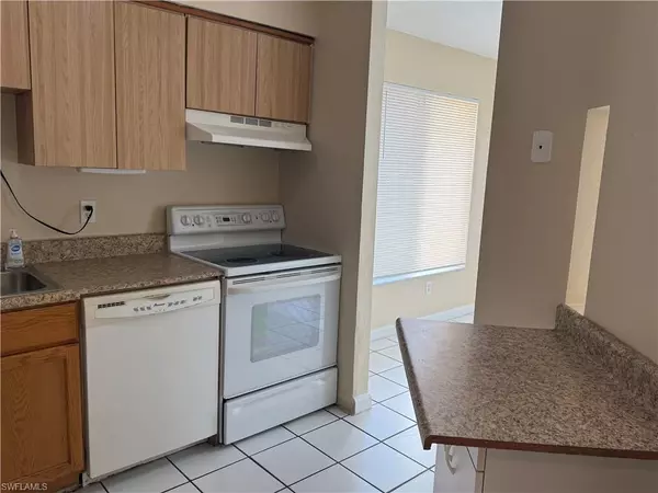 Cape Coral, FL 33991,2117 SW Santa Barbara PL #4