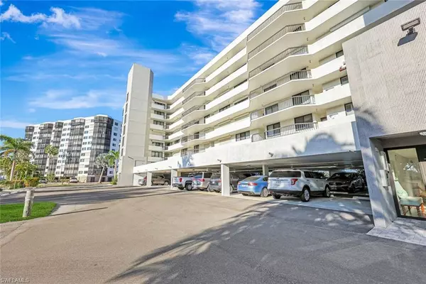 Fort Myers Beach, FL 33931,4253 Bay Beach LN #E7