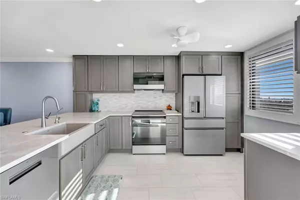 Fort Myers Beach, FL 33931,4253 Bay Beach LN #E7