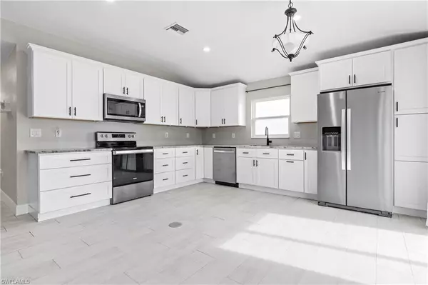 606 SE 2nd TER, Cape Coral, FL 33990