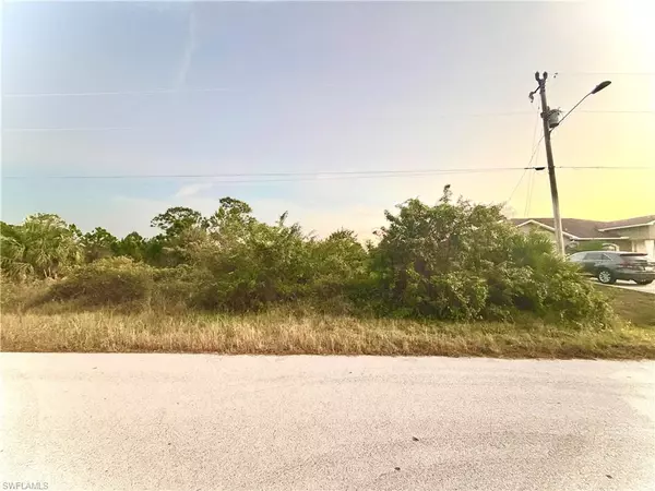 740 Lamar ST E, Lehigh Acres, FL 33974