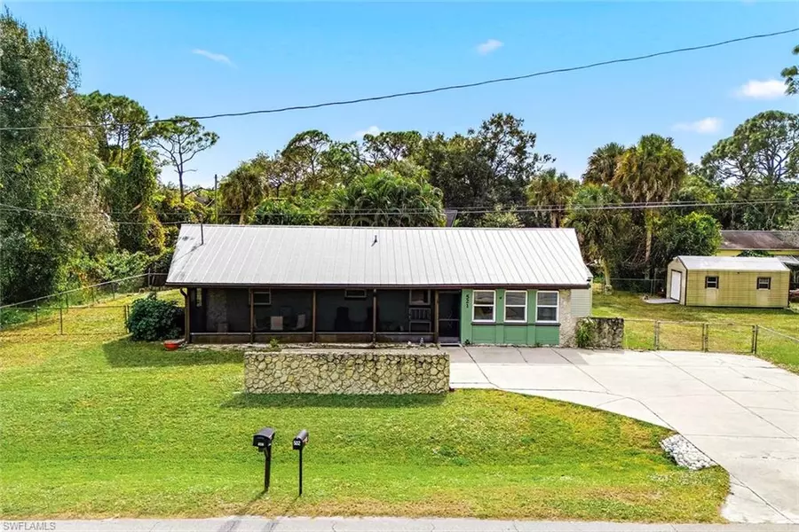 521 Monterey ST, North Fort Myers, FL 33903