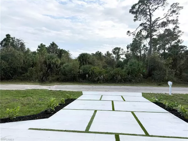 Labelle, FL 33935,5037 Pinetree CIR