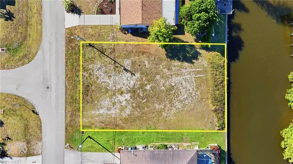 829 SW 40th TER, Cape Coral, FL 33914