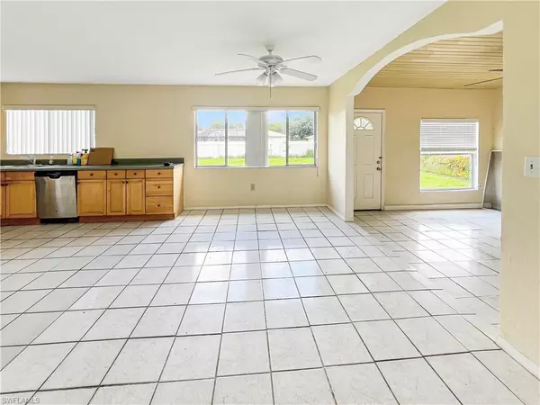 Port Charlotte, FL 33952,2466 Lakeshore CIR