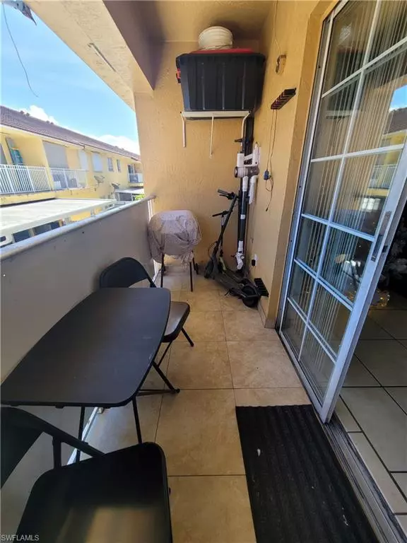 Hialeah, FL 33018,2985 W 80th ST #216