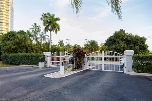 Fort Myers, FL 33916,2885 Palm Beach BLVD #308