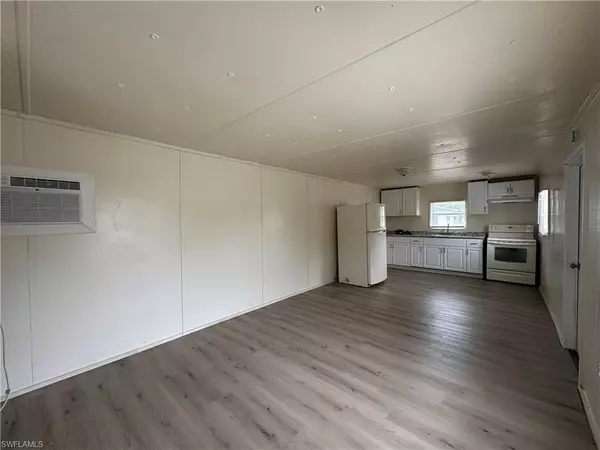 North Fort Myers, FL 33917,8376 Nault RD