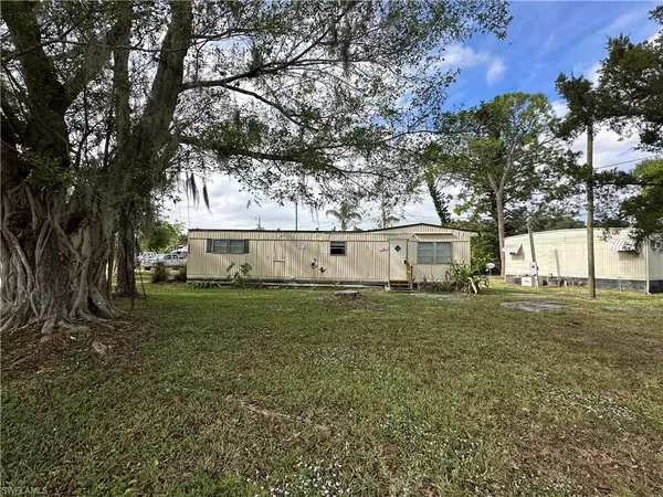 North Fort Myers, FL 33917,2268 Carlisle LN