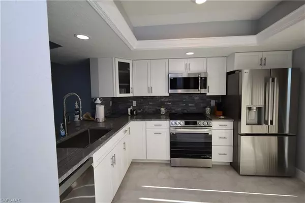 Fort Myers Beach, FL 33931,894 Buttonwood DR #115