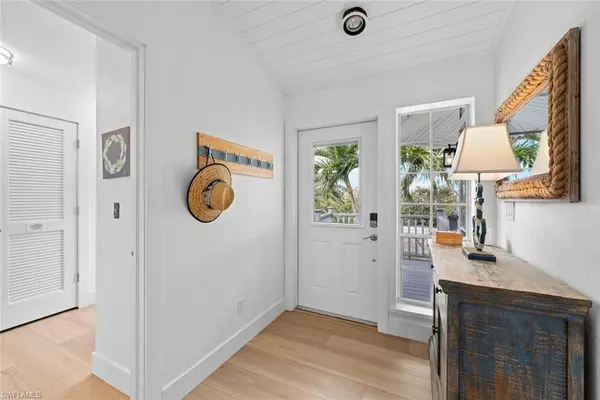 Sanibel, FL 33957,926 Lindgren BLVD