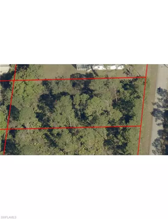 913 Leroy AVE, Lehigh Acres, FL 33972