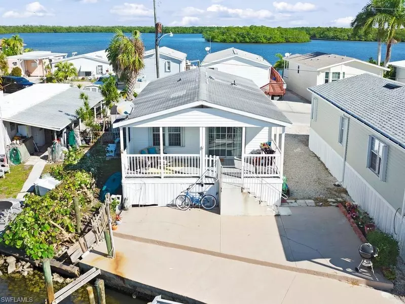 32 Emily LN, Fort Myers Beach, FL 33931