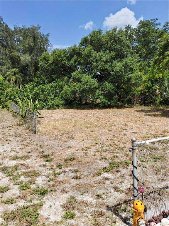 7579 Hart Dr, North Fort Myers, FL 33917