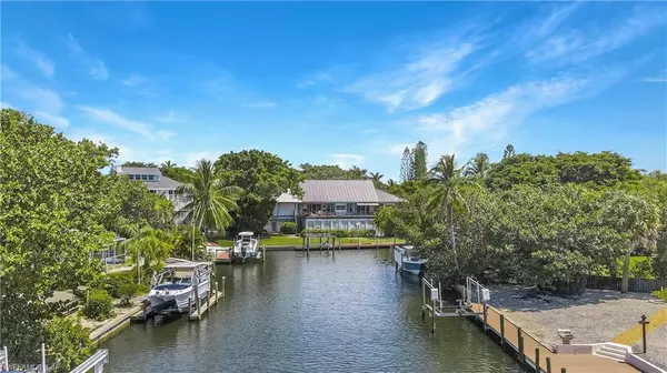 Sanibel, FL 33957,737 Periwinkle WAY