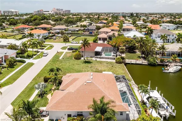 Marco Island, FL 34145,743 Orchid CT