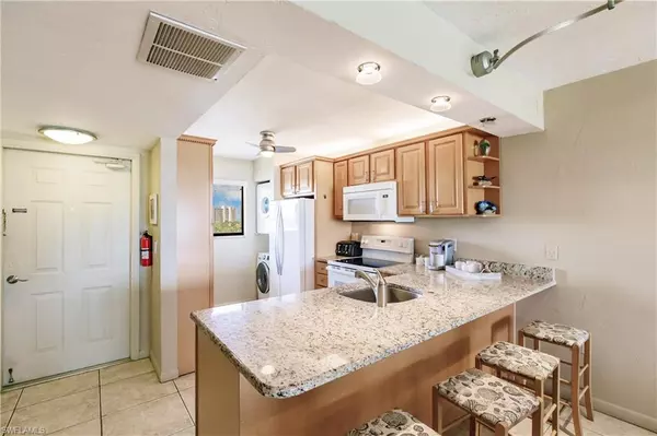 Fort Myers Beach, FL 33931,8350 Estero BLVD #523