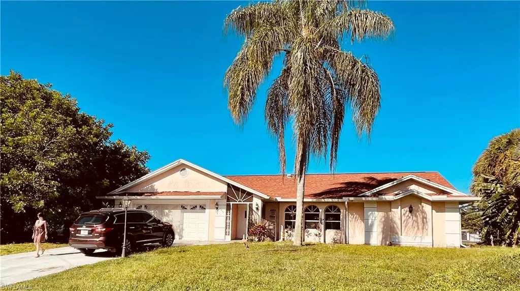 1411 Ford CIR, Lehigh Acres, FL 33936