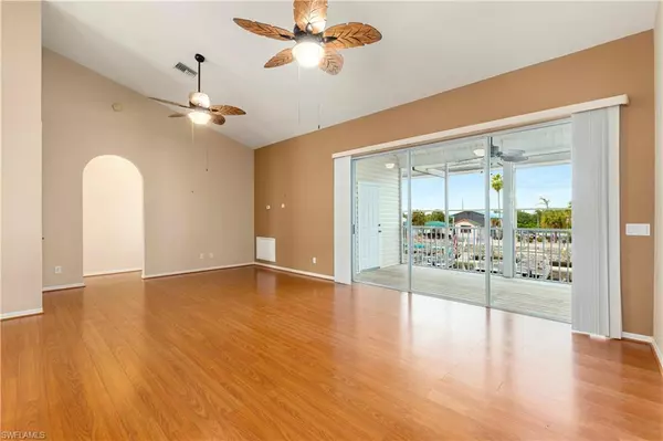 Fort Myers Beach, FL 33931,17910 Palm CIR