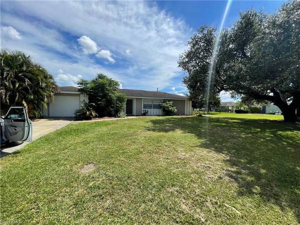 1645 Country Club PKY, Lehigh Acres, FL 33936