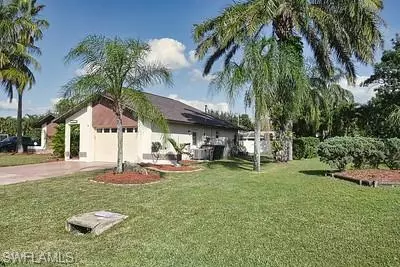 Cape Coral, FL 33990,703 SE 11th PL