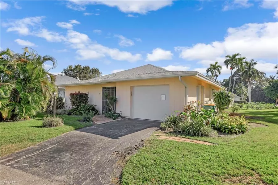 19 Crooked LN #15, Naples, FL 34112