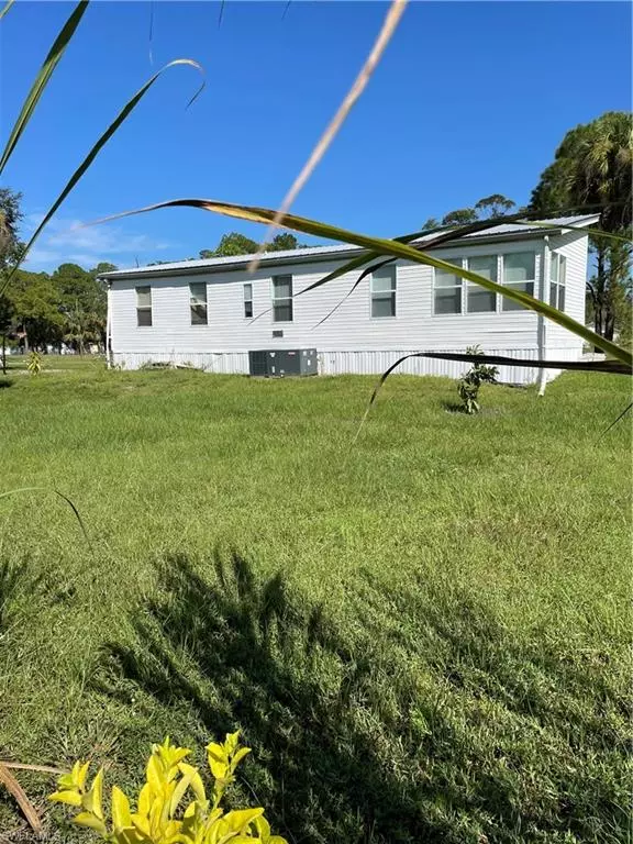 Clewiston, FL 33440,4050 Hendry Isles BLVD