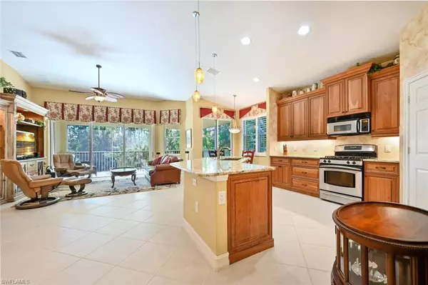 Naples, FL 34119,2011 Tarpon Bay DR N #202