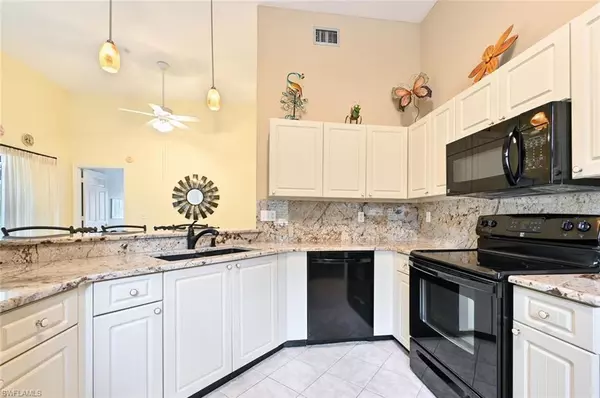 559 Beachwalk CIR #U-202, Naples, FL 34108