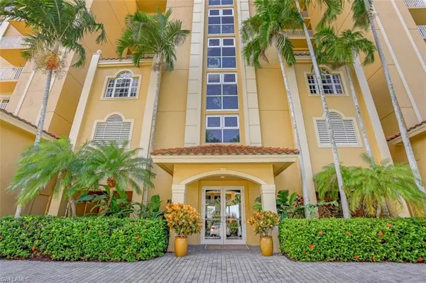 Naples, FL 34108,9577 Gulf Shore DR #301