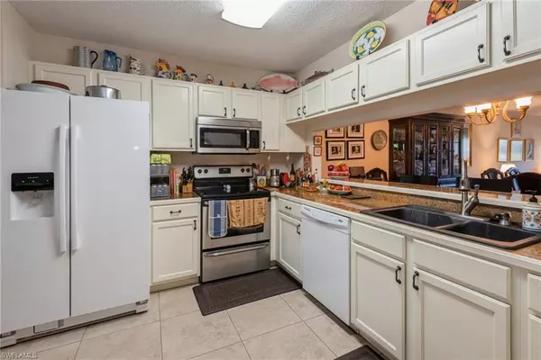 Fort Myers, FL 33919,9901 Sunset Cove LN #216