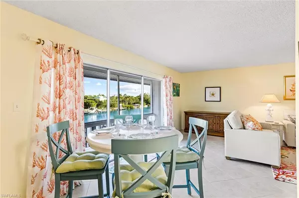 Naples, FL 34102,2082 Gulf Shore BLVD N #310