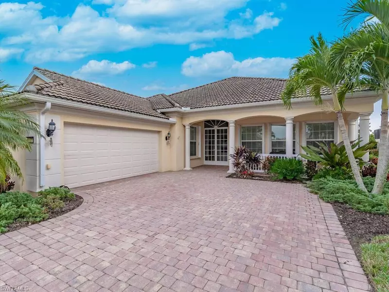 8482 Deimille CT, Naples, FL 34114