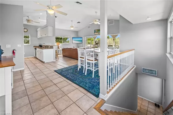 Upper Captiva, FL 33924,516 Pirate DR