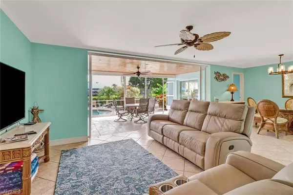 Fort Myers Beach, FL 33931,444 Washington CT