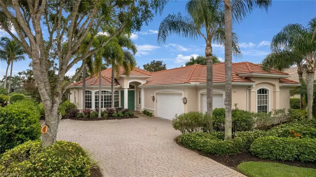 2722 Olde Cypress DR, Naples, FL 34119