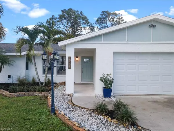 10209 Sandy Hollow LN, Bonita Springs, FL 34135