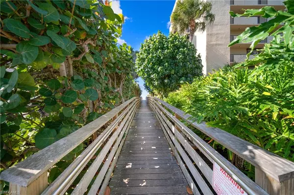 Naples, FL 34108,9700 Gulf Shore DR #202