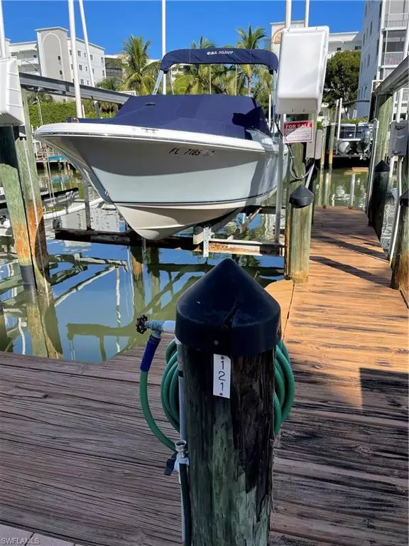 Fort Myers Beach, FL 33931,Boat Dock #121 & Lift