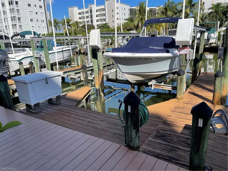 Boat Dock #121 & Lift, Fort Myers Beach, FL 33931