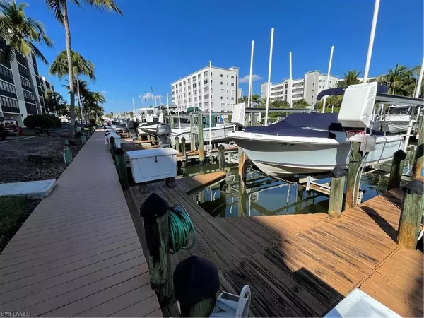 Fort Myers Beach, FL 33931,Boat Dock #121 & Lift