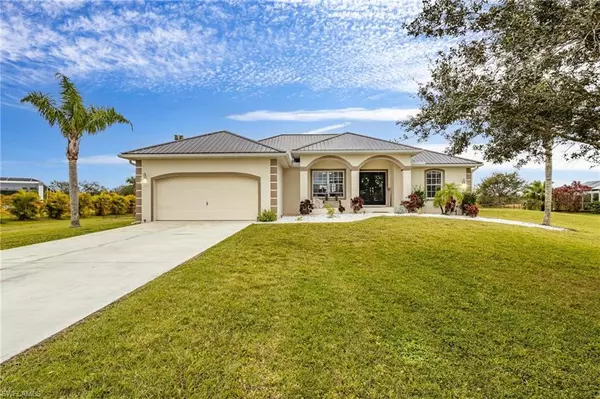 5273 River Blossom LN, Fort Denaud, FL 33935