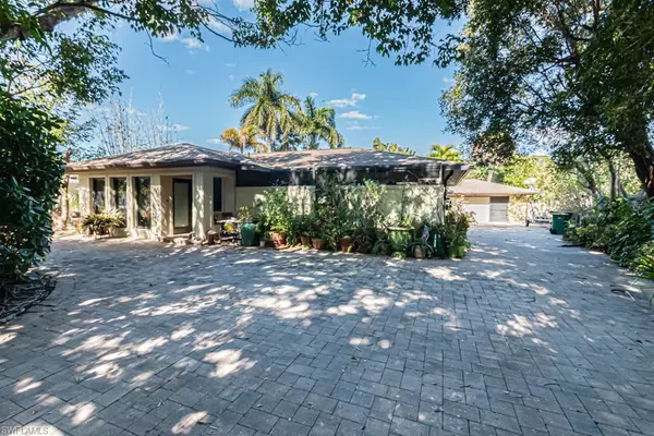 Naples, FL 34108,845 100th AVE N