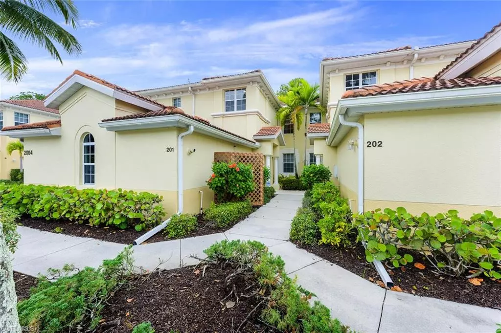 Naples, FL 34119,2004 Tarpon Bay DR N #201