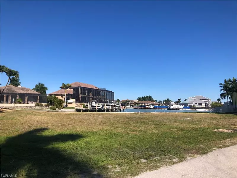 1261 Stone CT, Marco Island, FL 34145