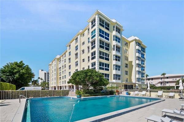 1900 Gulf Shore BLVD N #403, Naples, FL 34102