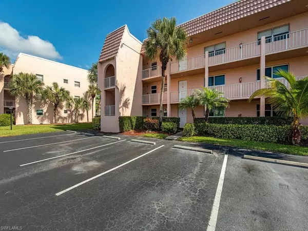 225 Turtle Lake CT #301, Naples, FL 34105