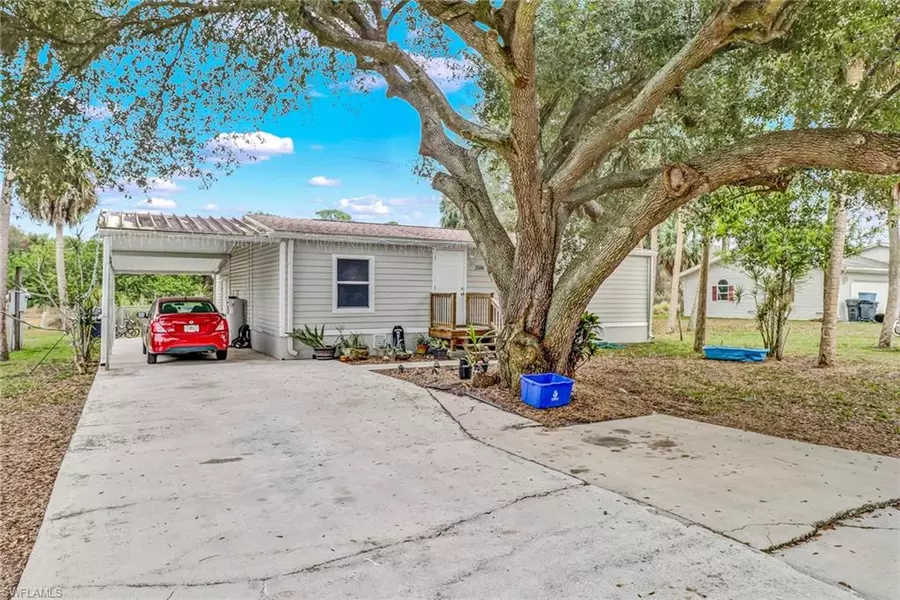 2556 Zoysia LN, North Fort Myers, FL 33917