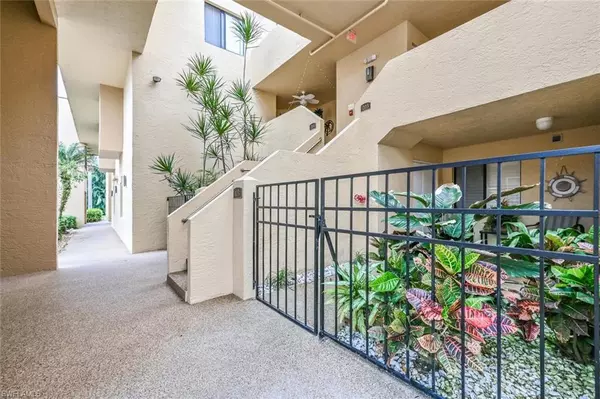 Naples, FL 34108,592 Beachwalk CIR #N-204