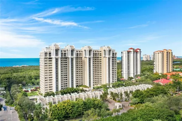 Naples, FL 34108,7117 Pelican Bay BLVD #708